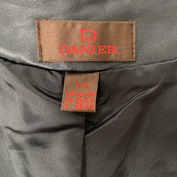 Danier Leather Vest - Size Large - Picture 7 of 7